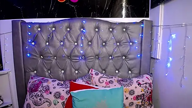 Snapshot of LAILAGUMMY chatting on 01.20.25 LAILAGUMMY online show from 01.20.25