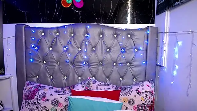 Snapshot of LAILAGUMMY chatting on 01.22.25 LAILAGUMMY online show from 01.22.25