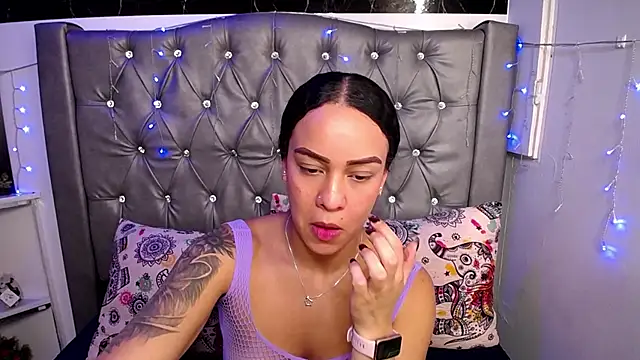 Snapshot of LAILAGUMMY chatting on 01.24.25 LAILAGUMMY online show from 01.24.25