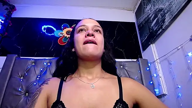 Snapshot of LAILAGUMMY chatting on 01.27.25 LAILAGUMMY online show from 01.27.25