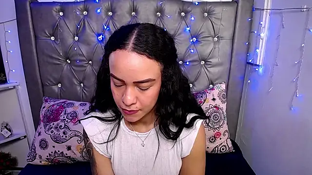 Snapshot of LAILAGUMMY chatting on 02.17.25 LAILAGUMMY online show from 02.17.25