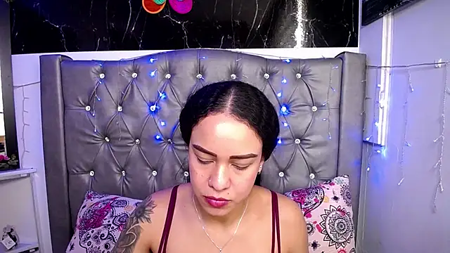 Snapshot of LAILAGUMMY chatting on 02.19.25 LAILAGUMMY online show from 02.19.25