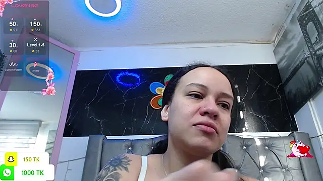 Snapshot of LAILAGUMMY chatting on 11.08.25 LAILAGUMMY online show from 11.08.25