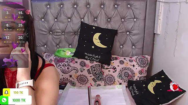 Snapshot of LAILAGUMMY chatting on 11.21.25 LAILAGUMMY online show from 11.21.25