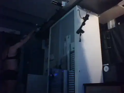 Snapshot of Slutviki69 chatting on 10.28.25 Slutviki69 online show from 10.28.25