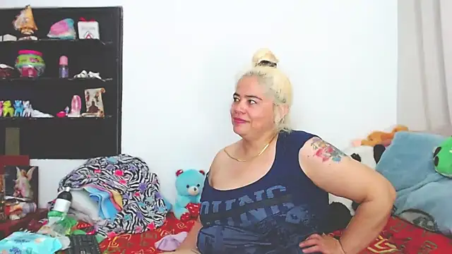 Snapshot of estrellita_fugaz16x chatting on 01.09.25 estrellita fugaz16x online show from 01.09.25