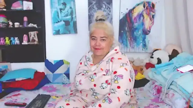 Snapshot of estrellita_fugaz16x chatting on 03.14.25 estrellita fugaz16x online show from 03.14.25