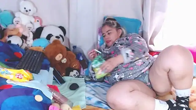 Snapshot of estrellita_fugaz16x chatting on 09.19.25 estrellita fugaz16x online show from 09.19.25