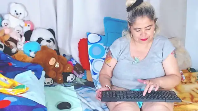 Snapshot of estrellita_fugaz16x chatting on 09.28.25 estrellita fugaz16x online show from 09.28.25