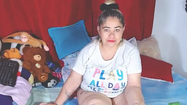 Snapshot of estrellita_fugaz16x chatting on 11.04.25 estrellita fugaz16x online show from 11.04.25