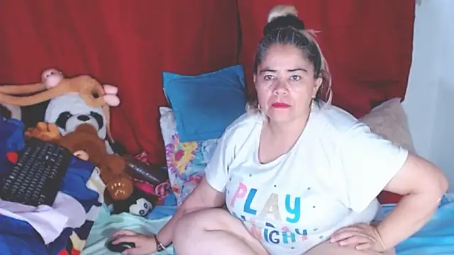 Snapshot of estrellita_fugaz16x chatting on 11.06.25 estrellita fugaz16x online show from 11.06.25