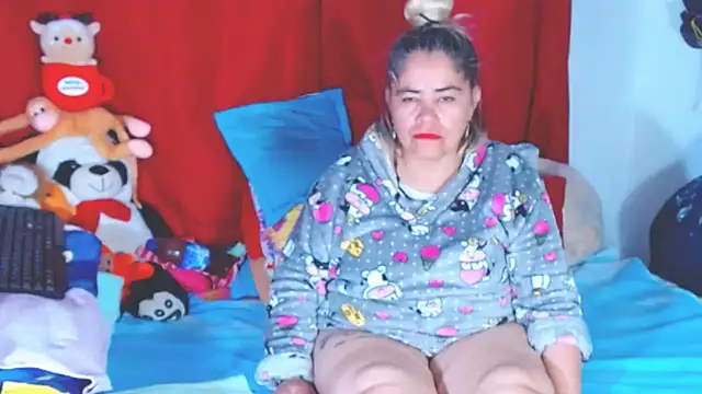 Snapshot of estrellita_fugaz16x chatting on 11.13.25 estrellita fugaz16x online show from 11.13.25