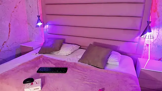 Snapshot of Maddysex_ chatting on 03.18.25 Maddysex online show from 03.18.25