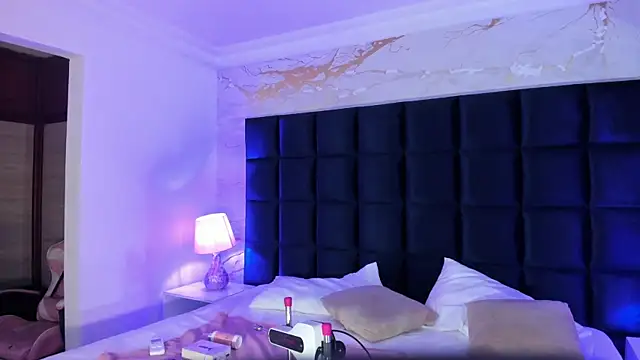 Snapshot of Maddysex_ chatting on 09.25.25 Maddysex online show from 09.25.25