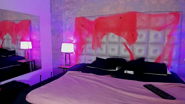 Snapshot of Maddysex_ chatting on 10.27.25 Maddysex online show from 10.27.25