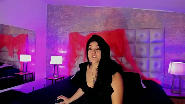 Snapshot of Maddysex_ chatting on 10.29.25 Maddysex online show from 10.29.25