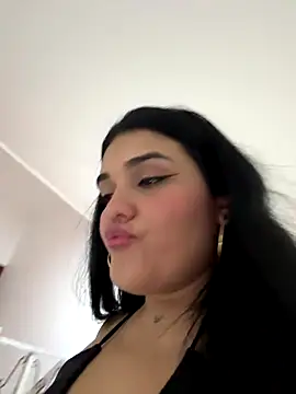 Snapshot of Maddysex_ chatting on 11.21.25 Maddysex online show from 11.21.25