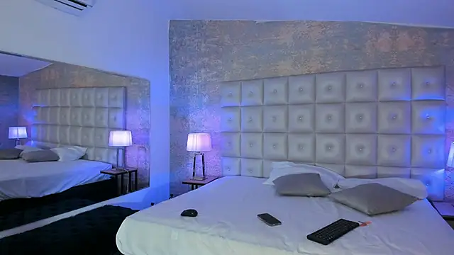 Snapshot of Maddysex_ chatting on 11.26.25 Maddysex online show from 11.26.25