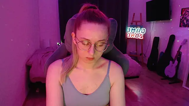 Snapshot of AnabelFrel chatting on 02.13.25 AnabelFrel online show from 02.13.25