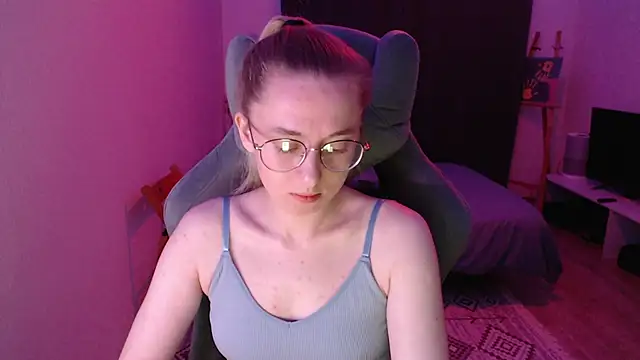 Snapshot of AnabelFrel chatting on 09.18.25 AnabelFrel online show from 09.18.25