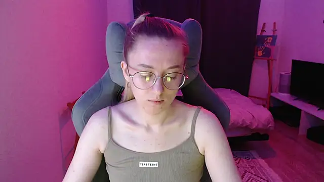 Snapshot of AnabelFrel chatting on 10.16.25 AnabelFrel online show from 10.16.25