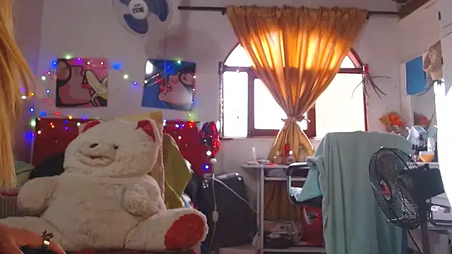 Snapshot of lucy_belle_bm chatting on 02.22.25 lucy belle bm online show from 02.22.25