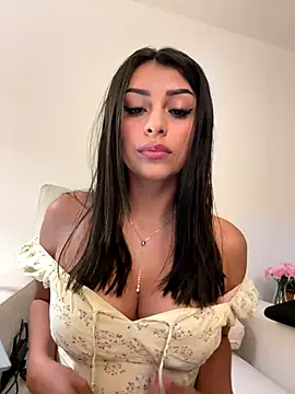 Snapshot of sweetAli_ chatting on 11.15.25 sweetAli online show from 11.15.25