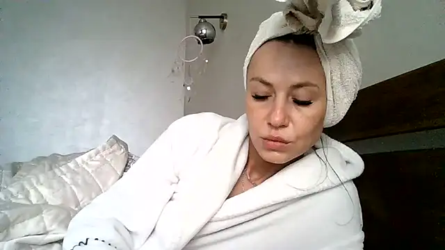 JulianaGold1 online show from 03.18.26