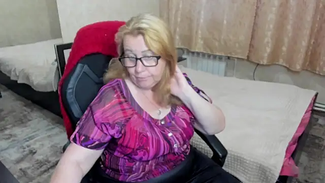 Snapshot of Frau_Marta chatting on 06.05.26 Frau Marta online show from 06.05.26