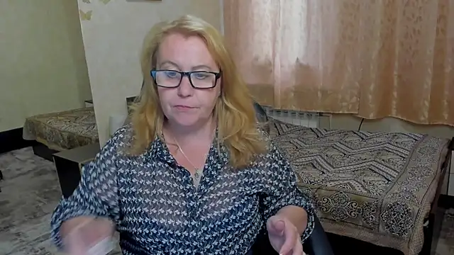 Snapshot of Frau_Marta chatting on 06.11.26 Frau Marta online show from 06.11.26