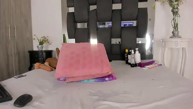 Snapshot of tanyyaa chatting on 03.05.25 tanyyaa online show from 03.05.25