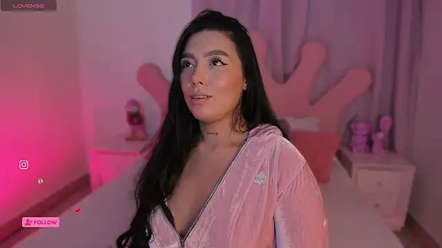 Snapshot of shantall_vidales_ chatting on 10.13.25 shantall vidales online show from 10.13.25