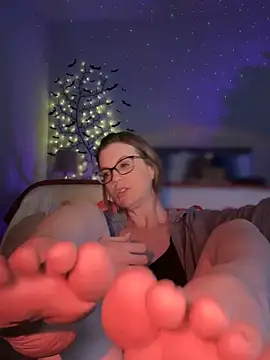 MaiseKnox online show from 12.02.24