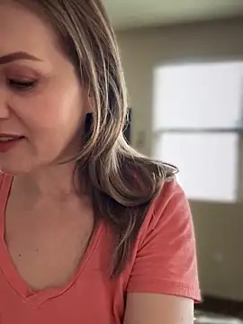 MaiseKnox online show from 01.03.25