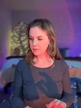 MaiseKnox online show from 02.11.25