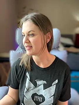 MaiseKnox online show from 04.12.26