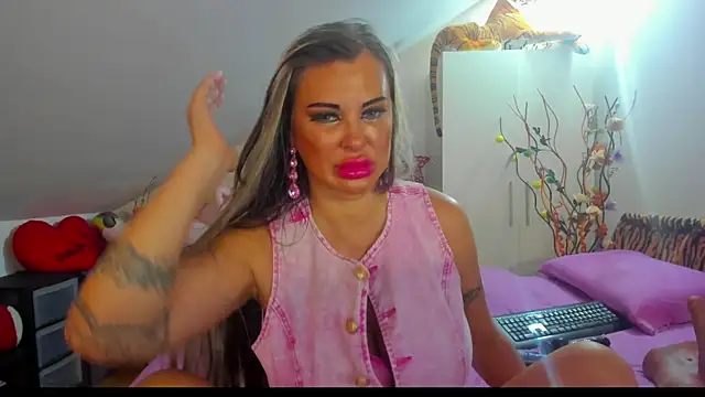 Snapshot of Raffaelababy chatting on 09.15.25 Raffaelababy online show from 09.15.25