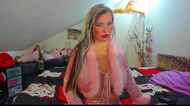 Snapshot of Raffaelababy chatting on 11.30.25 Raffaelababy online show from 11.30.25