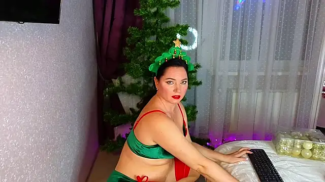 Snapshot of HotMilfMargo chatting on 12.08.24 HotMilfMargo online show from 12.08.24