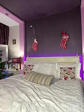 Snapshot of HotMilfMargo chatting on 12.18.24 HotMilfMargo online show from 12.18.24