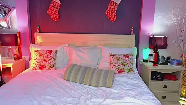 Snapshot of HotMilfMargo chatting on 12.26.24 HotMilfMargo online show from 12.26.24