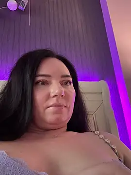 Snapshot of HotMilfMargo chatting on 02.15.25 HotMilfMargo online show from 02.15.25