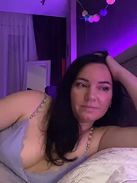 Snapshot of HotMilfMargo chatting on 02.15.25 HotMilfMargo online show from 02.15.25