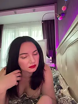 Snapshot of HotMilfMargo chatting on 03.04.25 HotMilfMargo online show from 03.04.25