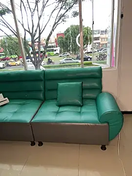 lili phill online show from 12.18.24