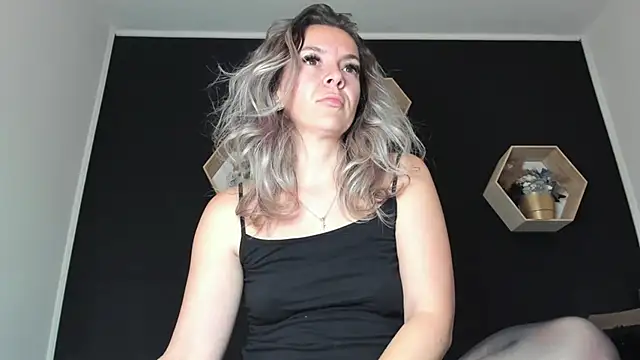 Snapshot of Alesys69 chatting on 09.30.25 Alesys69 online show from 09.30.25