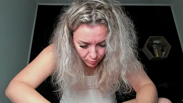 Snapshot of Alesys69 chatting on 11.20.25 Alesys69 online show from 11.20.25