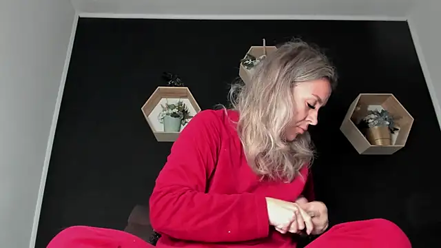 Snapshot of Alesys69 chatting on 11.21.25 Alesys69 online show from 11.21.25