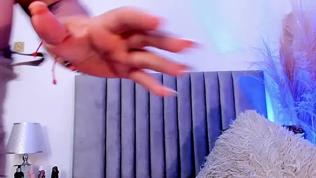 AGATHAA WHITE online show from 03.04.25