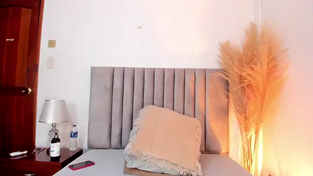 AGATHAA WHITE online show from 03.13.25